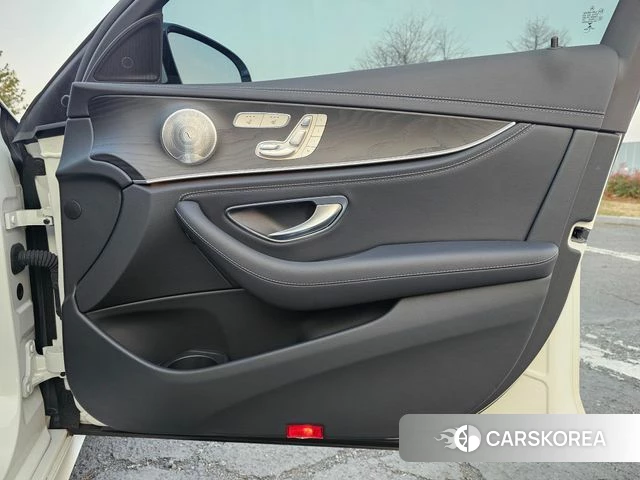 Mercedes-Benz E-Class W213 2022 Белый из Кореи, фото 5