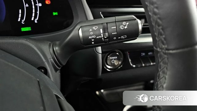 Lexus UX300h 2025 Серебряный из Кореи, фото 5