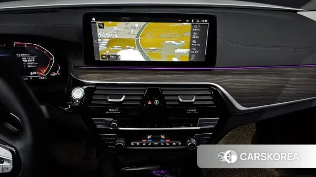 BMW 5 Series (G30) 2023 Белый из Кореи, фото 5