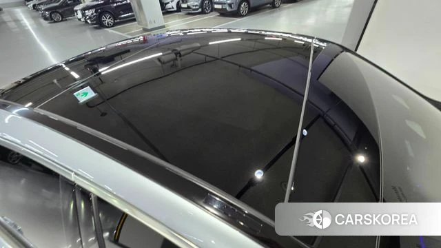 Mercedes-Benz C-Class W206 2023 Светло-серебряный цвет из Кореи, фото 5
