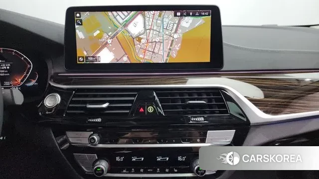 BMW 5 Series (G30) 2023 Белый из Кореи, фото 5