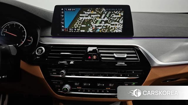 BMW 5 Series (G30) 2018 Белый из Кореи, фото 5