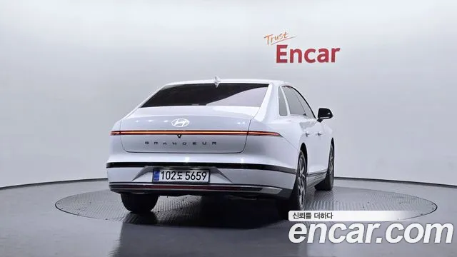 Hyundai Grandeur Hybrid (GN7) 2023 Белый из Кореи, фото 5