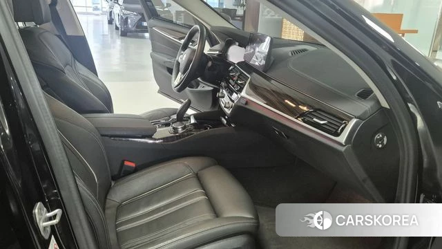 BMW 5 Series (G30) 2023 Черный из Кореи, фото 5