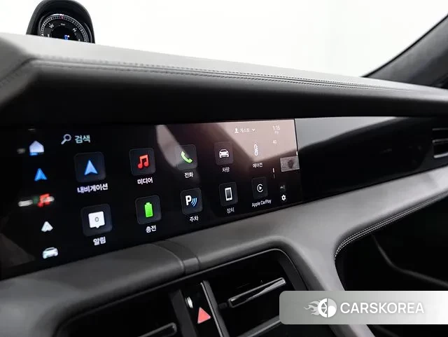 Porsche Taycan 2024 Светло-серебряный цвет из Кореи, фото 5