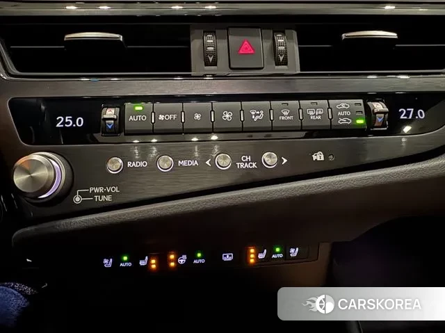 Lexus ES300h 7th generation 2024 Черный из Кореи, фото 5