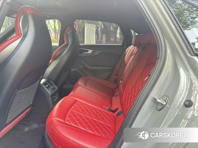 Audi S4 2022 Темно-серый из Китая, фото 5