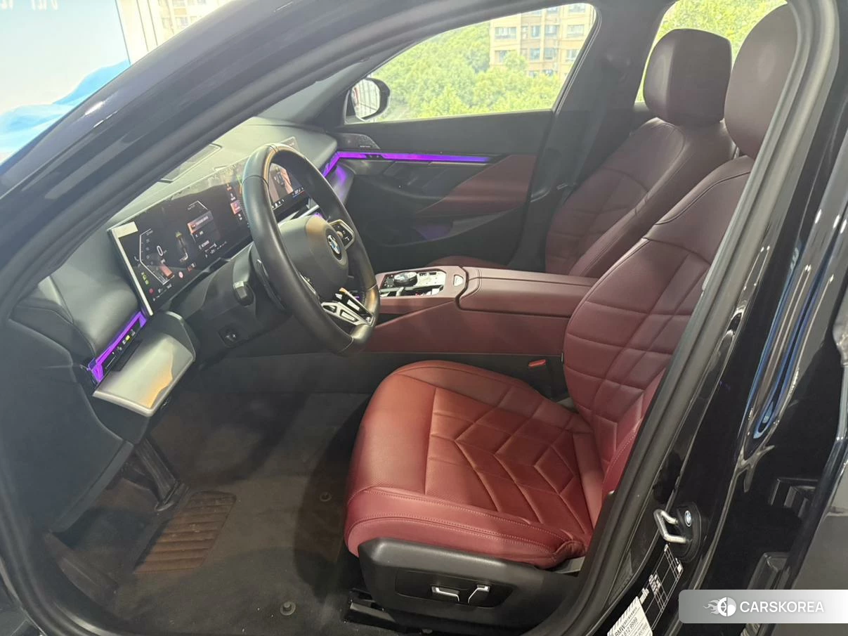 BMW 5 series 2024 Черный из Китая, фото 5