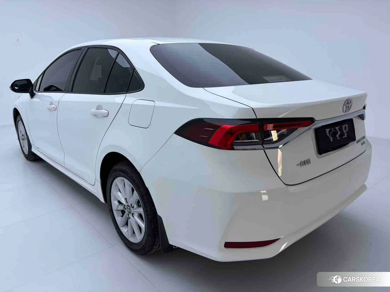 Toyota Corolla 2023 Белый из Китая, фото 5