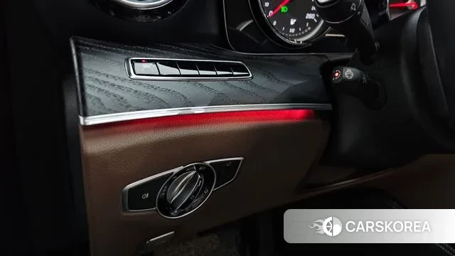 Mercedes-Benz E-Class W213 2018 Серый из Кореи, фото 5