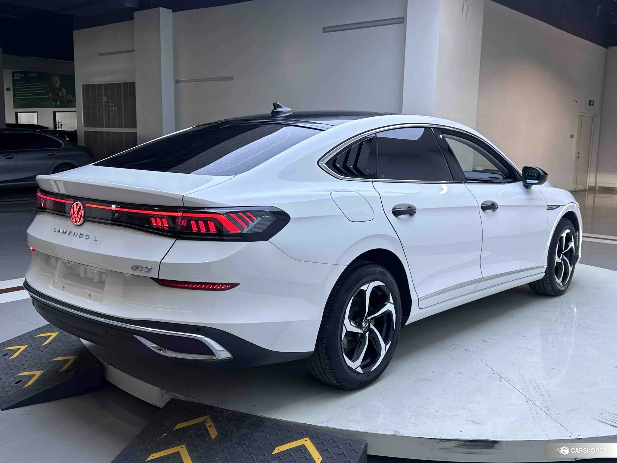 Volkswagen Lingdu 2022 Белый из Китая, фото 5