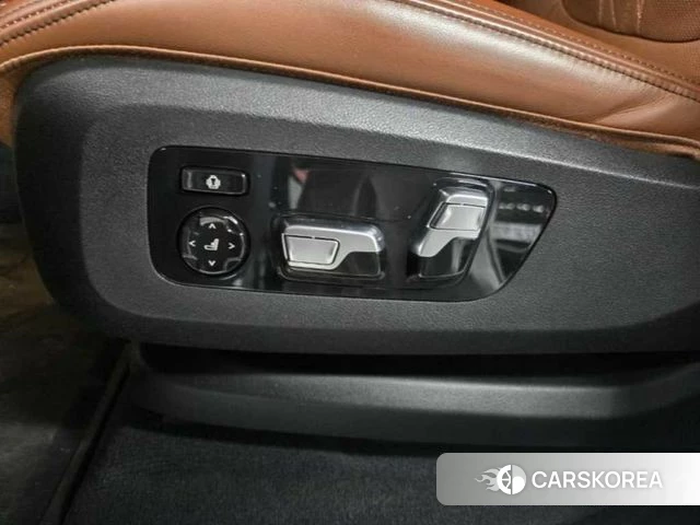 BMW X7 (G07) 2023 Белый из Кореи, фото 5