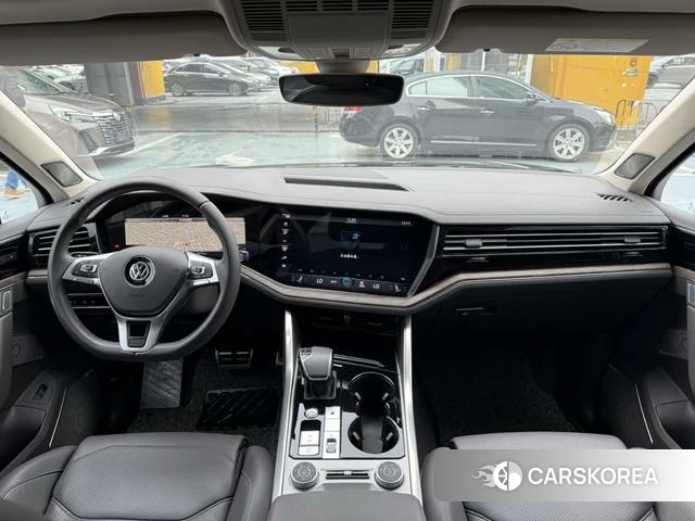 Volkswagen Touareg 2020 Черный из Китая, фото 5