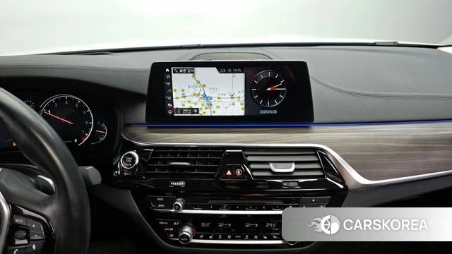 BMW 5 Series (G30) 2018 Белый из Кореи, фото 5