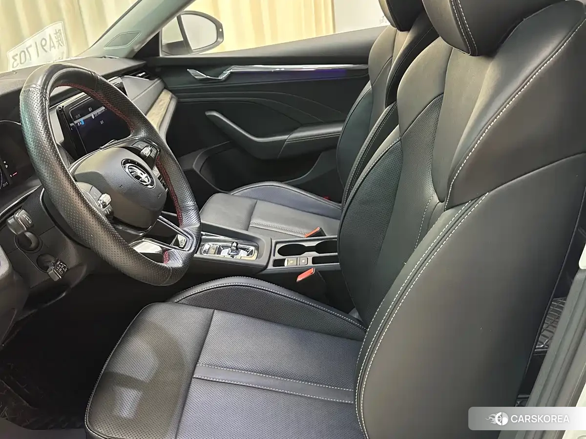 Skoda Octavia 2022 Белый из Китая, фото 5