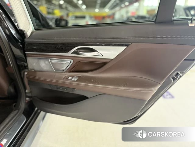 BMW 7 series 2021 Черный из Китая, фото 5