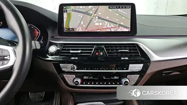 BMW 5 Series (G30) 2022 Белый из Кореи, фото 5