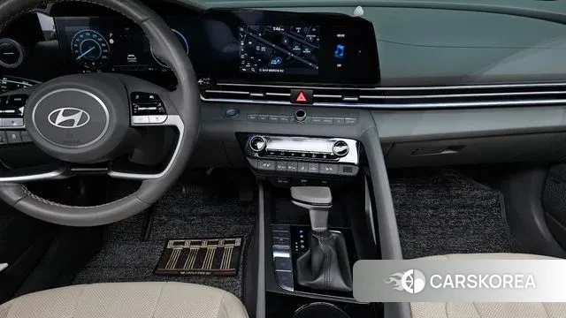 Hyundai The New Avante (CN7) 2023 Светло-серебряный цвет из Кореи, фото 5