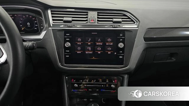 Volkswagen Tiguan second Generation 2022 Белый из Кореи, фото 5