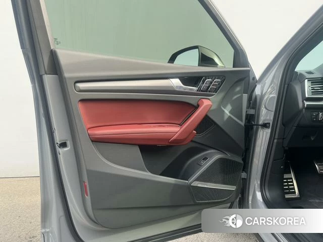 Audi Q5L 2025 Темно-серый из Китая, фото 5