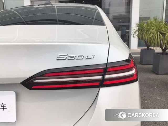 BMW 5 series 2024 Белый из Китая, фото 5