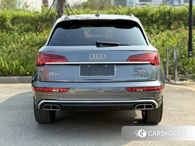 Audi Q5L 2021 Темно-серый из Китая, фото 5