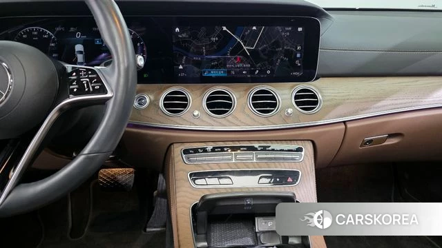 Mercedes-Benz E-Class W213 2022 Белый из Кореи, фото 5