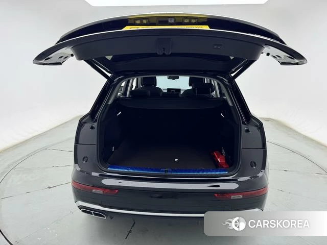 Audi Q5L 2023 Черный из Китая, фото 5