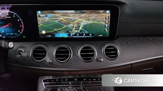 Mercedes-Benz E-Class W213 2023 Белый из Кореи, фото 5