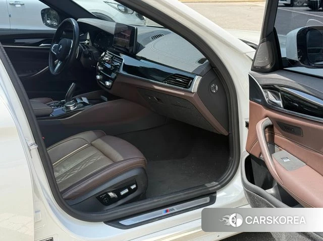 BMW 5 Series (G30) 2023 Белый из Кореи, фото 5