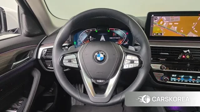 BMW 5 Series (G30) 2022 Белый из Кореи, фото 5