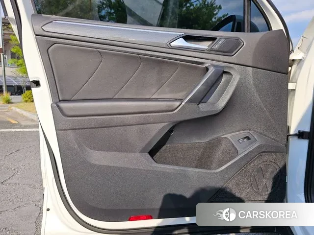 Volkswagen Tiguan second Generation 2020 Белый из Кореи, фото 5