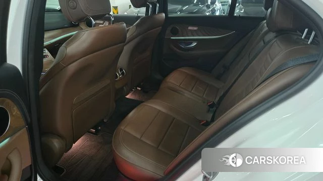 Mercedes-Benz E-Class W213 2022 Белый из Кореи, фото 5