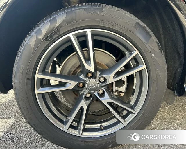 Audi Q5L 2021 Черный из Китая, фото 5
