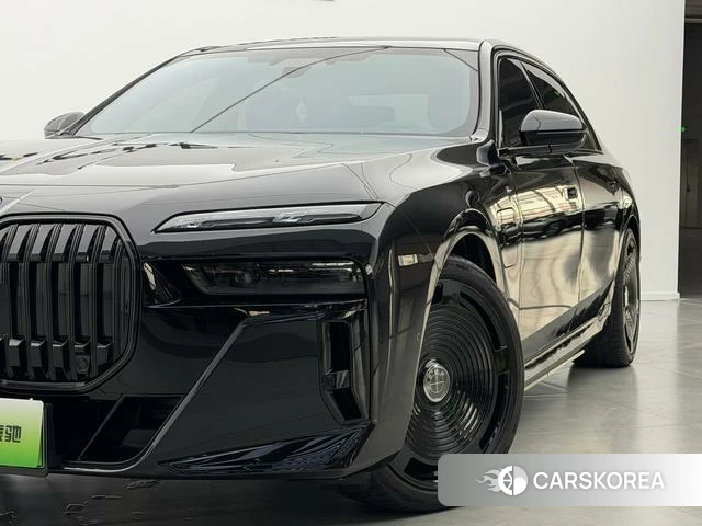 BMW i7 2025 Черный из Китая, фото 5