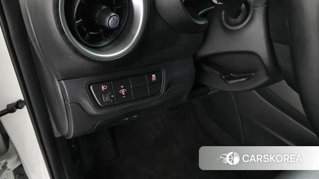 Kia The New K3 2nd generation 2021 Белый из Кореи, фото 5