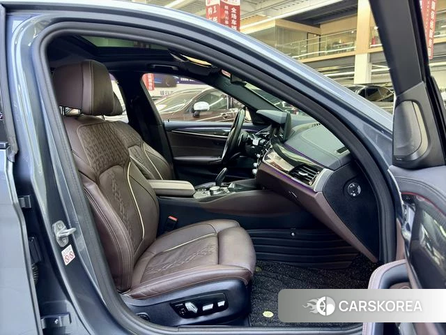 BMW 5 series (imported) 2022 Темно-серый из Китая, фото 5