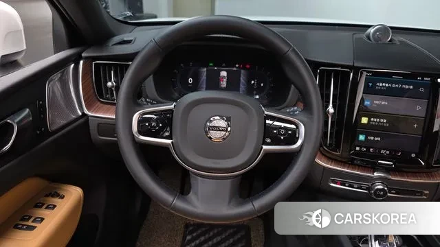 Volvo XC60 second Generation 2024 Белый из Кореи, фото 5