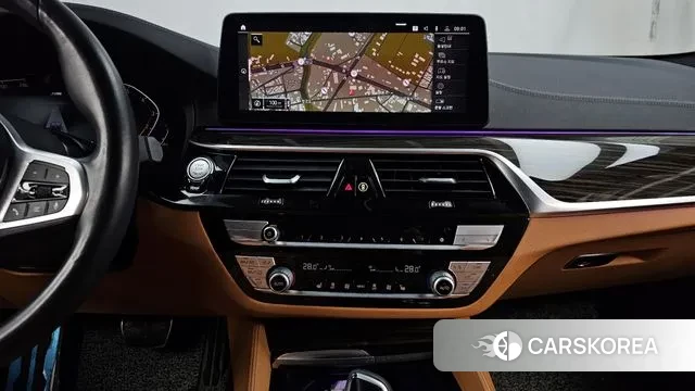 BMW 5 Series (G30) 2022 Белый из Кореи, фото 5