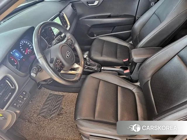 Kia Stonic 2018 Белый из Кореи, фото 5