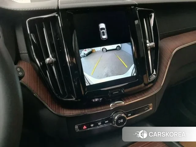 Volvo XC60 second Generation 2023 Белый из Кореи, фото 5