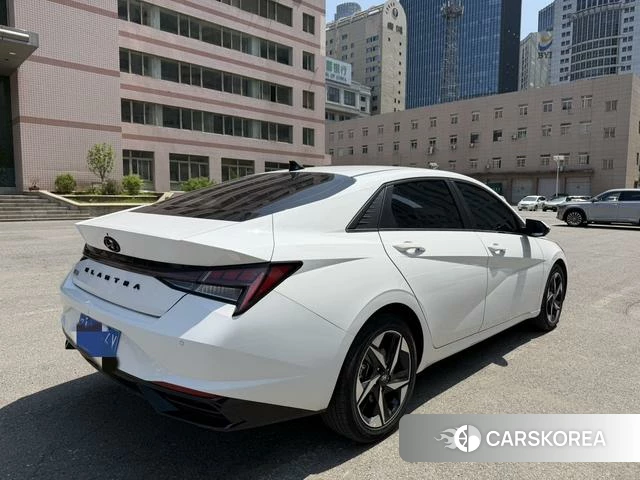 Hyundai Elantra 2023 Белый из Китая, фото 5