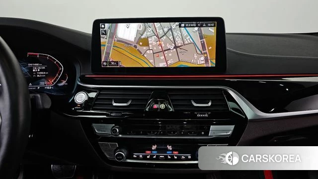 BMW 5 Series (G30) 2023 Белый из Кореи, фото 5