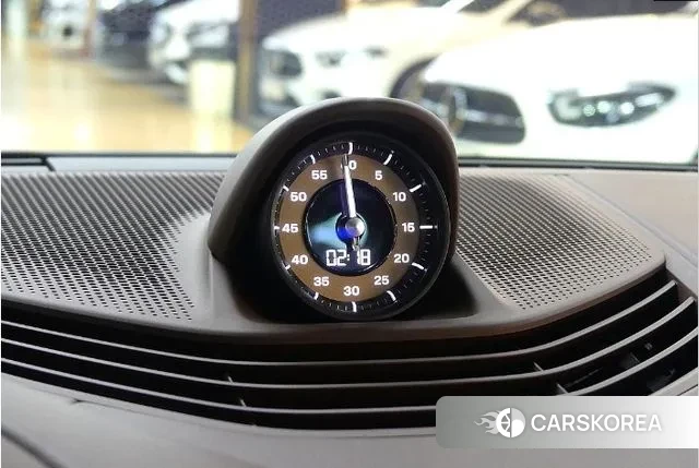 Porsche Taycan 2024 Серебристо-серый из Кореи, фото 5