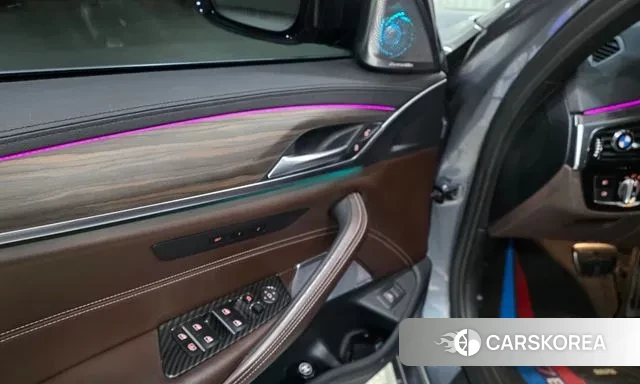 BMW 5 Series (G30) 2018 Небесно-голубой из Кореи, фото 5