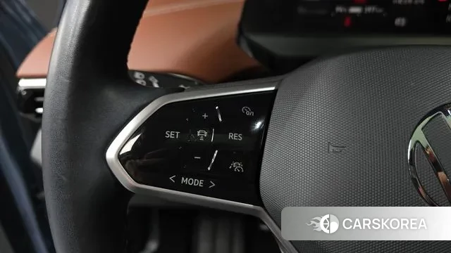 Volkswagen ID.4 2023 Светло-серебряный цвет из Кореи, фото 5