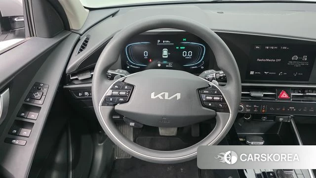 Kia Di Ol Nu Niro 2024 Серебристо-серый из Кореи, фото 5