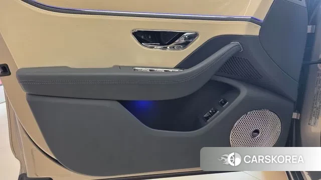 Bentley Flying Spur 3rd Generation 2024 Серебряный из Кореи, фото 5