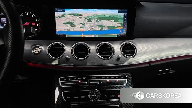 Mercedes-Benz E-Class W213 2018 Белый из Кореи, фото 5