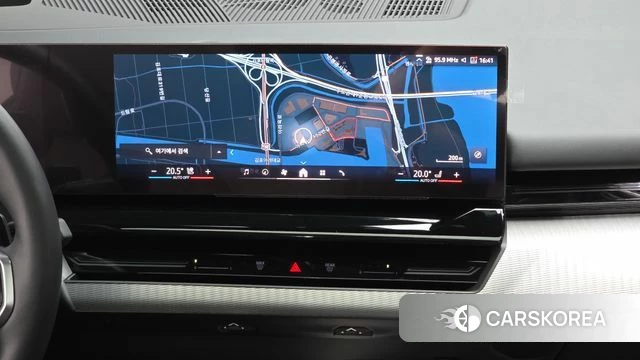BMW 5 Series (G60) 2024 Светло-серебряный цвет из Кореи, фото 5